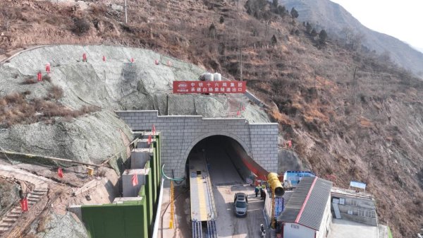 配资门户官方网 “五一”假期全国多地铁路重点工程建设持续推进